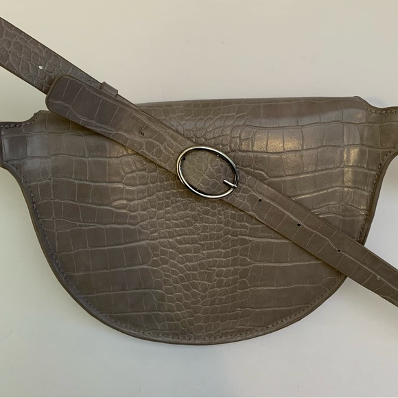 Crocodile-patterned Belt Bag - Picture 9 of 10